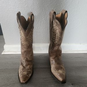 Laredo 7.5 tan cowboy boots